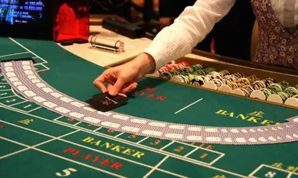 Capsa Banting hand ranking guide on abadi777 login showing flush, straight, and full house examples
